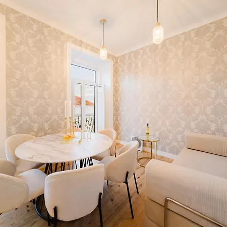 41 Bed River Front *