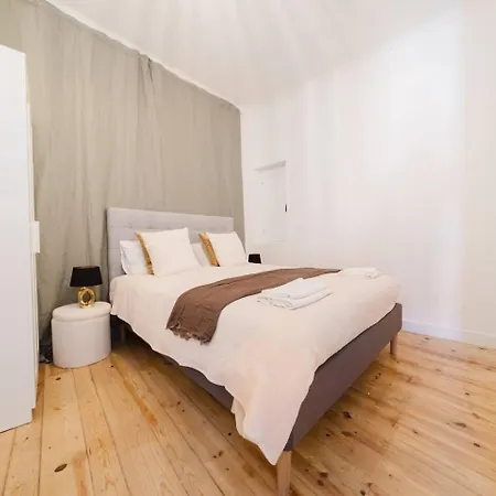 41 Bed River Front Apartament *