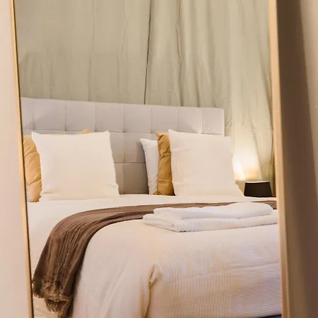 41 Bed River Front